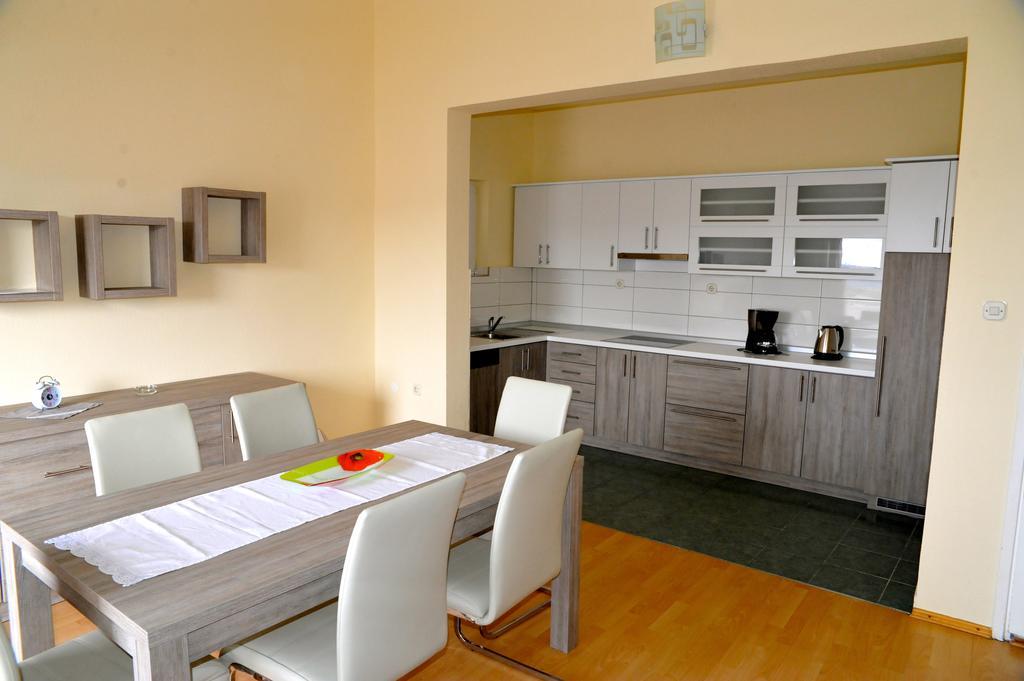 Apartments Stare Brajde Lopar Bilik gambar