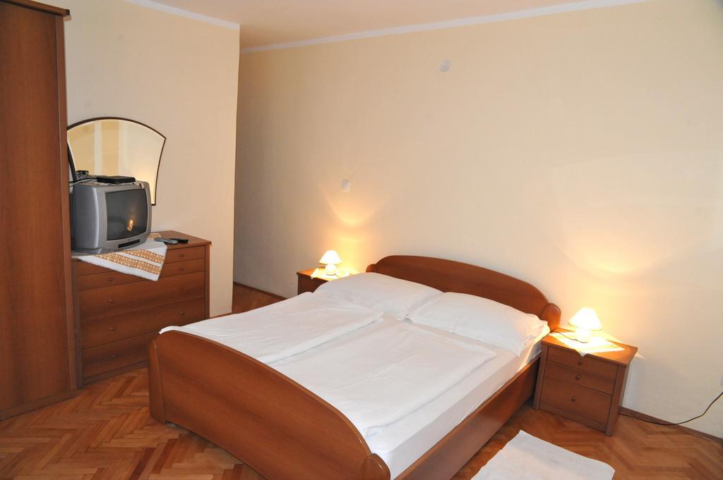 Apartments Stare Brajde Lopar Bilik gambar